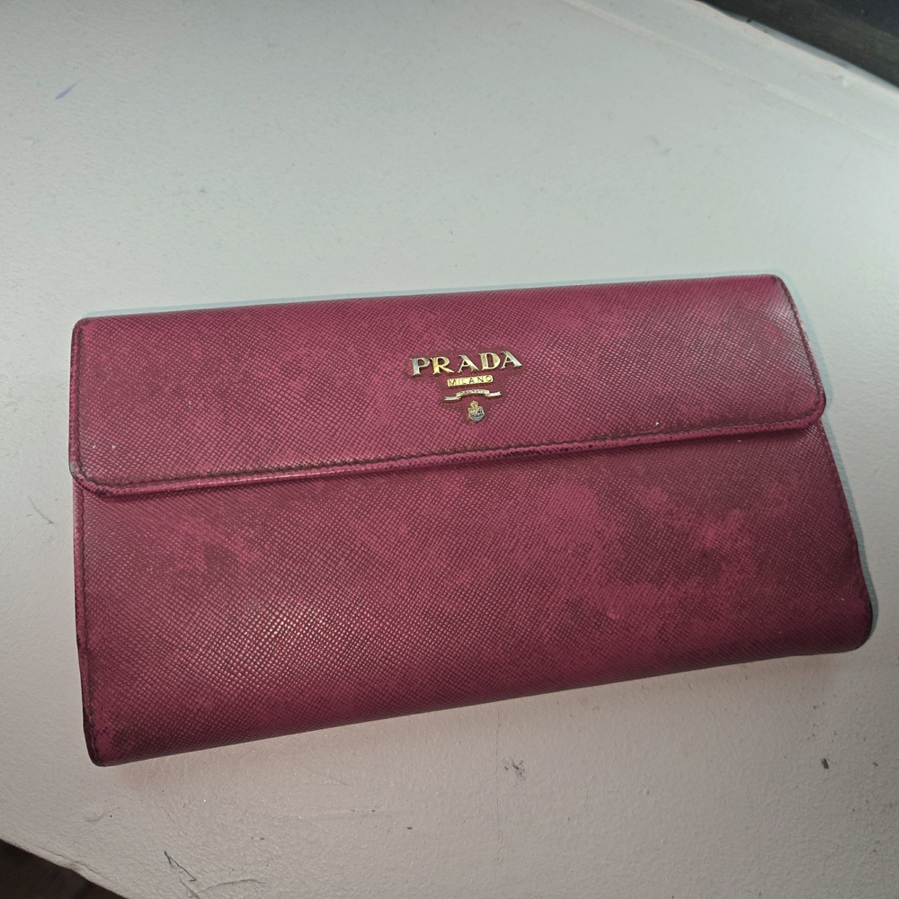 Prada Women's Elegant Pink Wallet